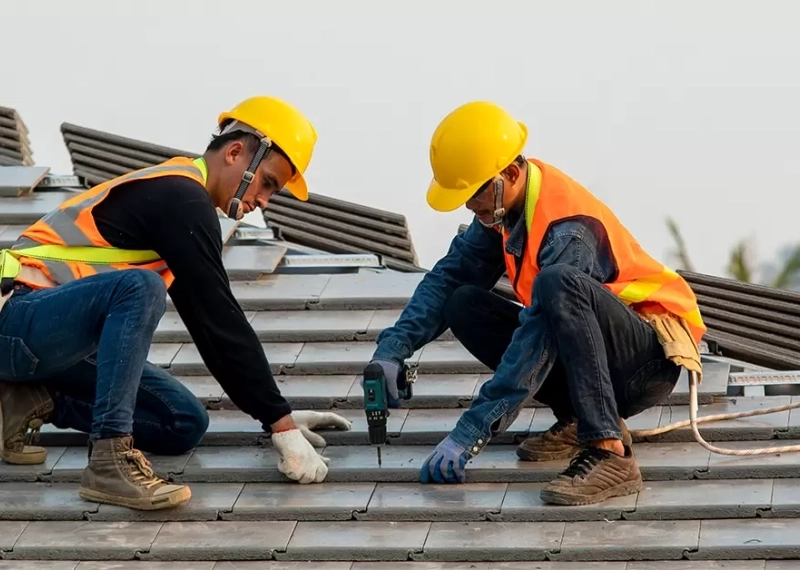 How to Choose a Reliable Roofer: 7 Questions Every Homeowner Should Ask hero image